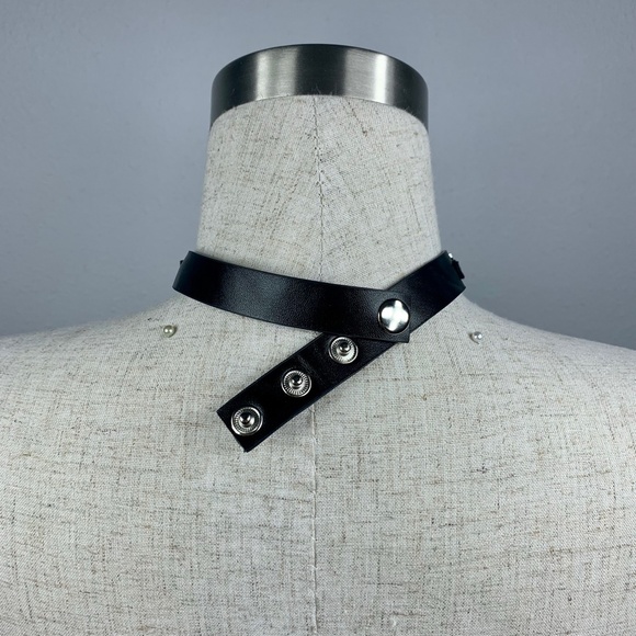 Black Leather Heart Choker Necklace - Picture 6 of 6